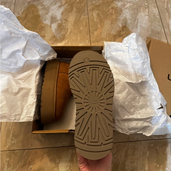 UGG Women Dipper Boots - Picture 3 of 5